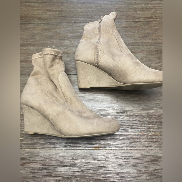 LANE BRYANT TAUPE STRETCH WEDGE ANKLE BOOTIES sz 10w - Picture 3 of 8